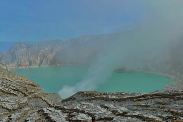 Lac Acide du Mont Ijen à Java