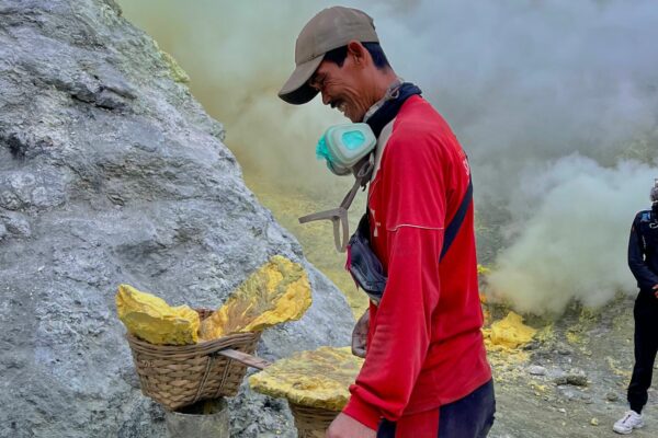 Mineur au Mont Ijen